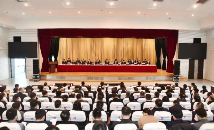 全区高质量跨越发展暨优化营商环境大会召开...