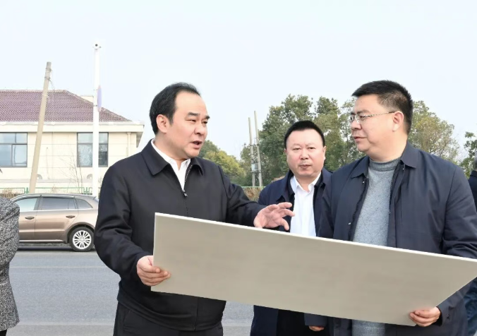 赵洪涛现场推进公共空间治理工作